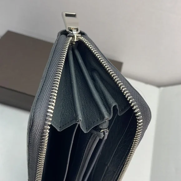 Authentic soho GUCCI gray leather wallet with Box, card, book and COA - Picture 8 of 15